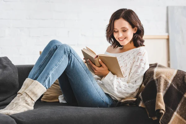 7 Profound Emotional Benefits Of Reading