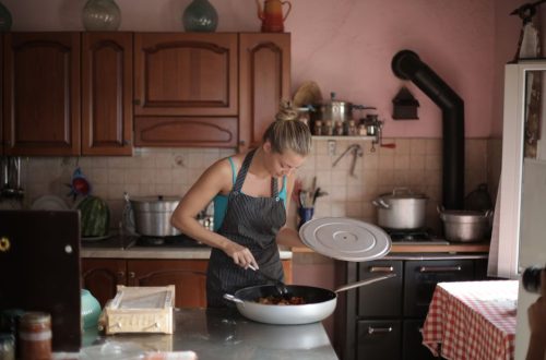 Sodium Swaps for Home Cooking That Keep Flavor Sodium Swaps for Home Cooking That Keep Flavor